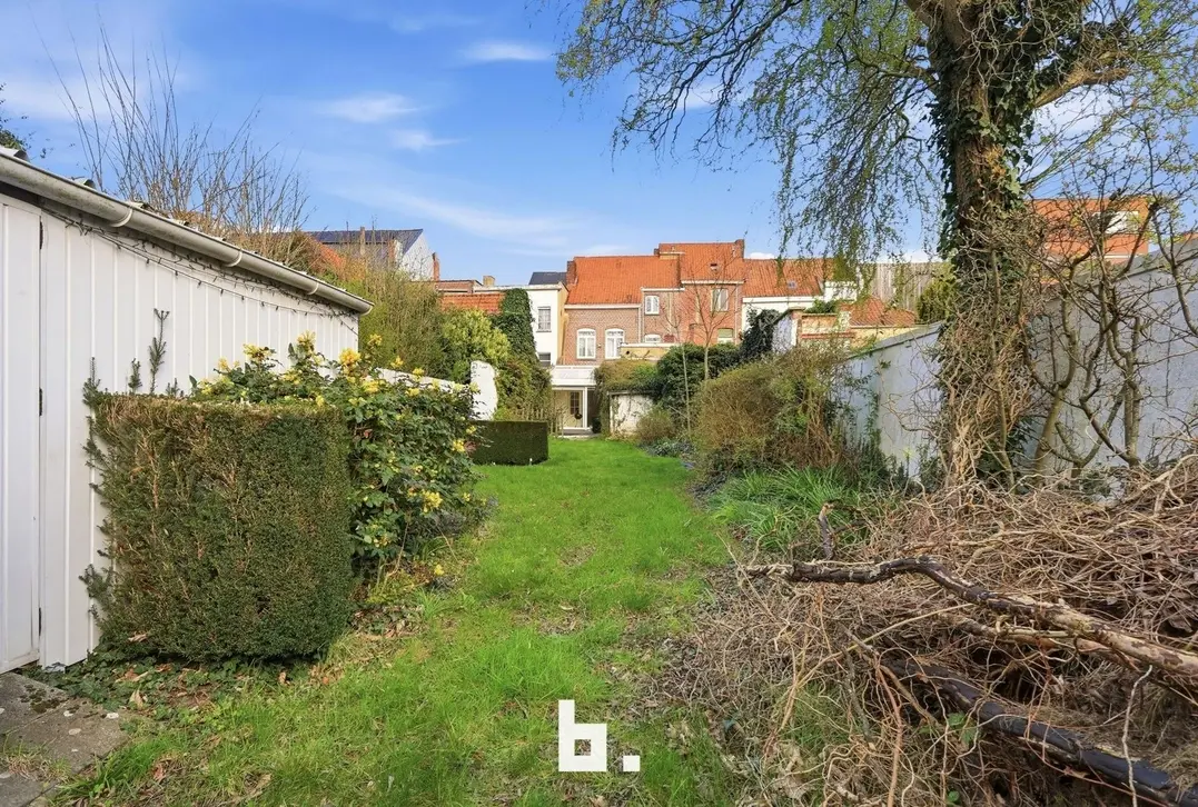 Handelshuis met woonst en tuin op toplocatie in centrum - Izegem