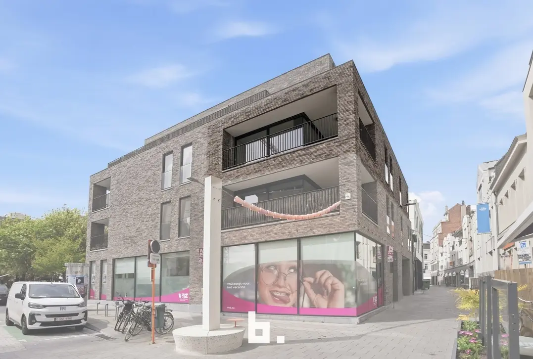 Uniek 3-slaapkamerappartement (133m²) met zonnig terras (15m²) op bijzonder centrale ligging - Kortrijk - €450.000