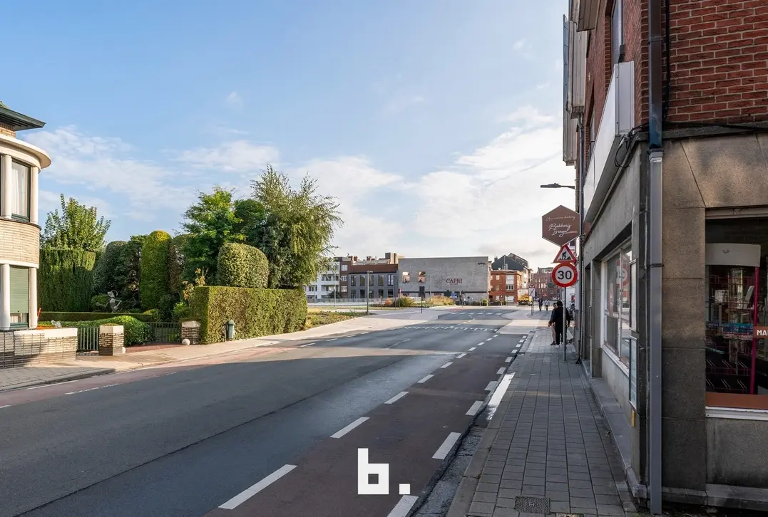 Ruime, bemeubelde studentenkamer met private badkamer op toplocatie in Kortrijk! - Kortrijk