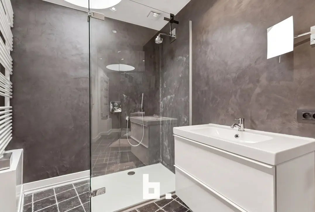 Commercieel handelspand met instapklare woonst op topligging in Roeselare - Roeselare