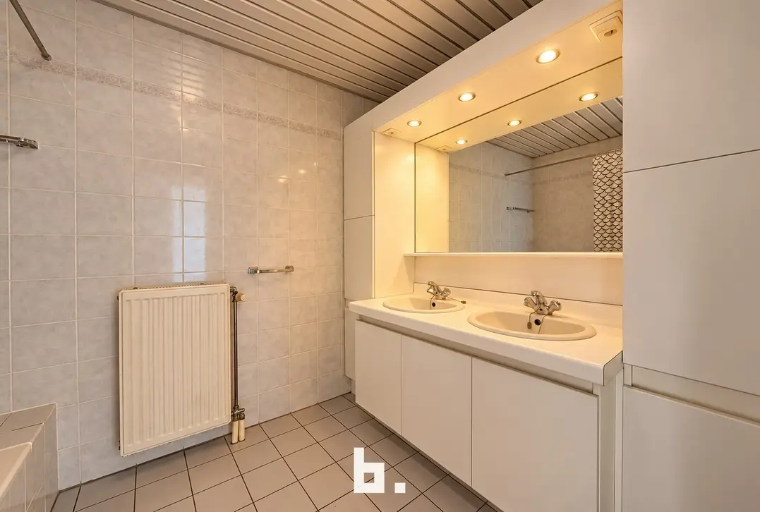 Ruim appartement met 2 slaapkamers en garagebox - Sint-Andries