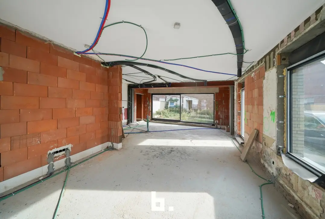 Ruime gerenoveerde hoekwoning - Eernegem