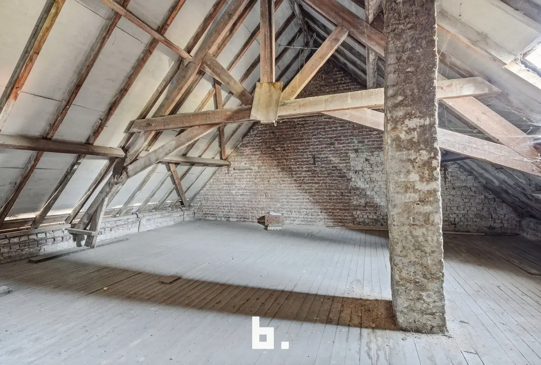 Te renoveren woning met garage en potentieel op centrale ligging in Staden - Staden