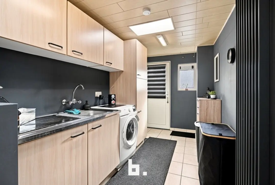 Instapklare woning met 5 slaapkamers in Roeselare!  - Roeselare