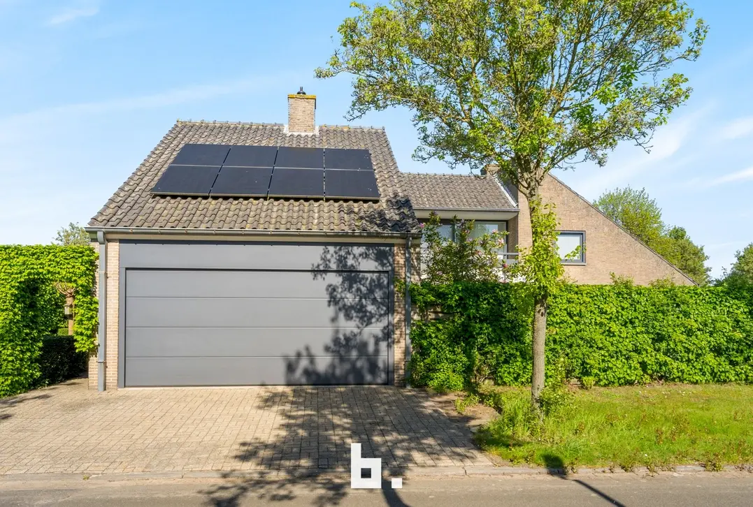 Uitzonderlijk ruime villa met praktijkruimte - Varsenare