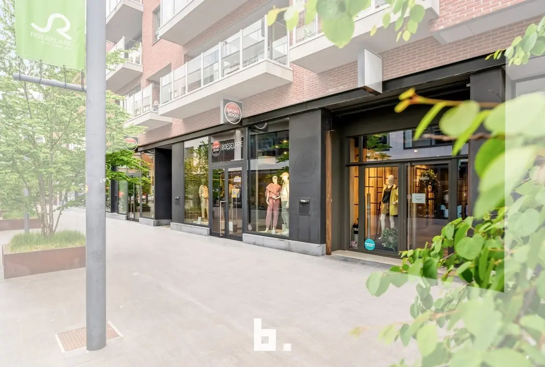 Winkelruimte van 592 m² met een ideale locatie in het hart van Roeselare! - Roeselare