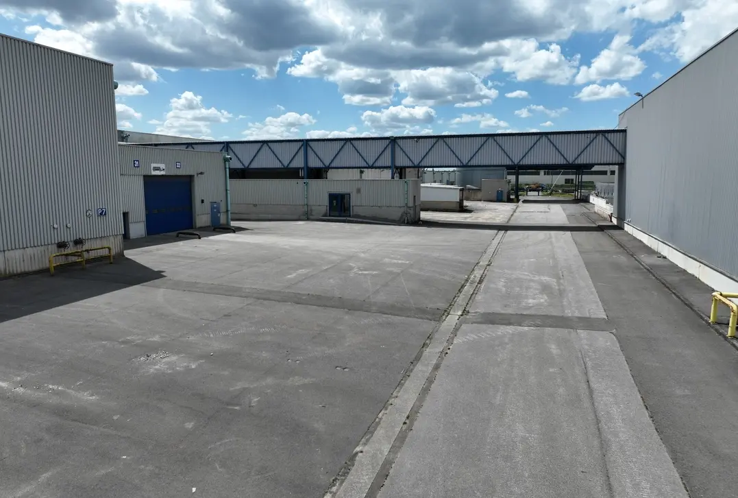Ruim magazijn te huur in Fleurus – strategisch gelegen vlak bij E42 & E420 - Fleurus