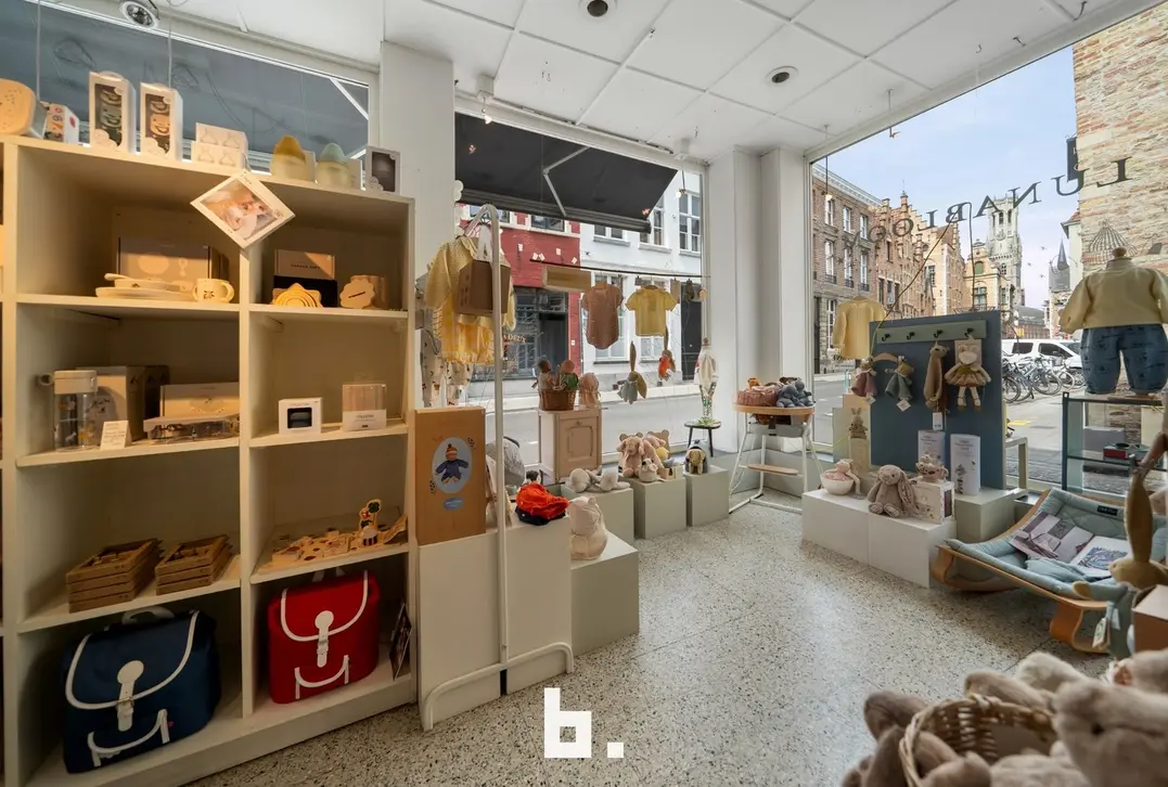 Multifunctioneel pand met tal van mogelijkheden in het centrum van Brugge. - Brugge