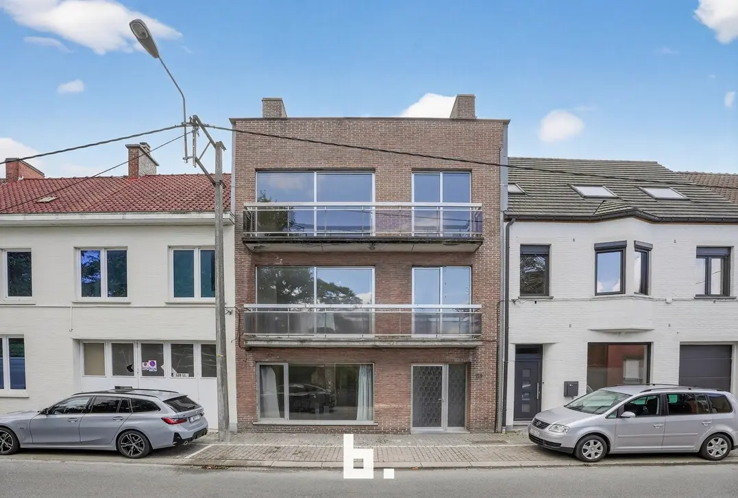 Gelijkvloers lichtrijk 2-slaapkamerappartement centraal gelegen te Roeselare - Roeselare