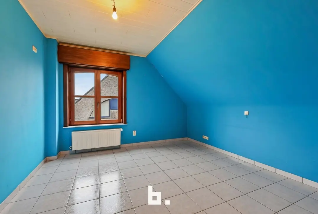 Ruime vrijstaande woning met grote tuin en zwemvijver in Houthulst - Houthulst