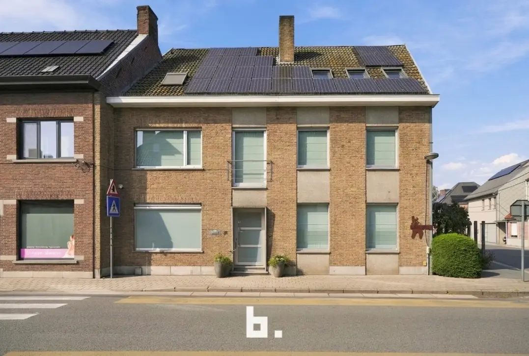 Uitzonderlijk ruime woning met praktijkmogelijkheden op centrale ligging in Wingene - Wingene