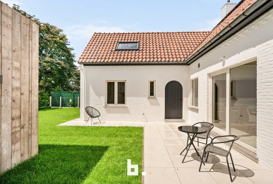 Instapklare, luxueus gerenoveerde villa met praktijkmogelijkheden op toplocatie in Rumbeke - Roeselare