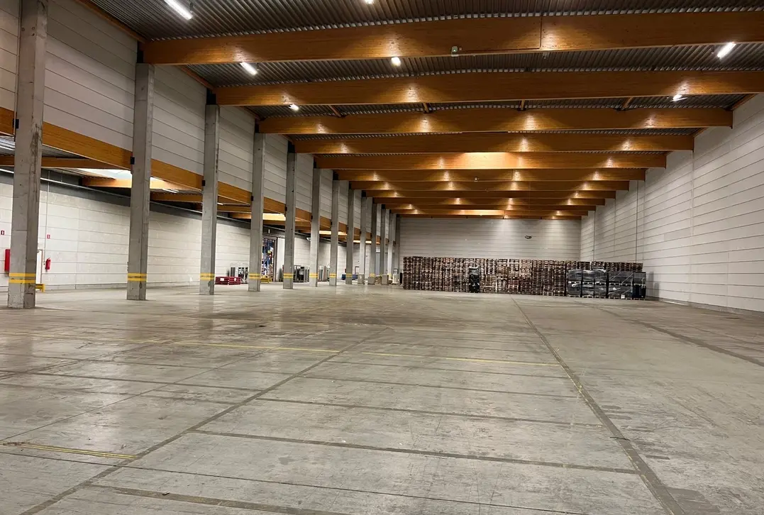 Logistiek magazijn te huur aan de A10 - Oostende