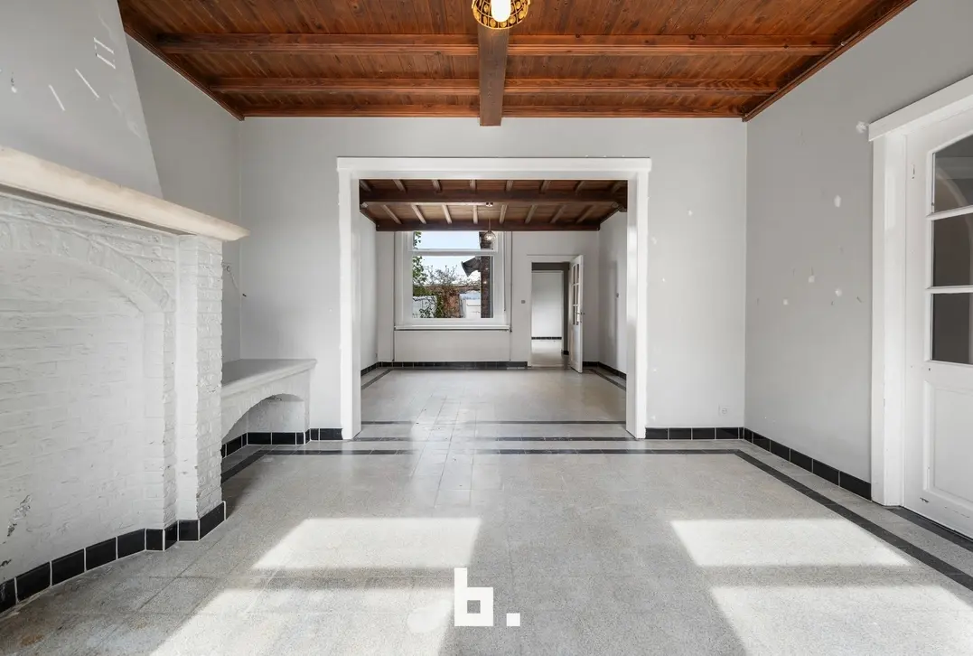 Karaktervolle renovatiewoning met ruime oprit in Kuurne - Kuurne