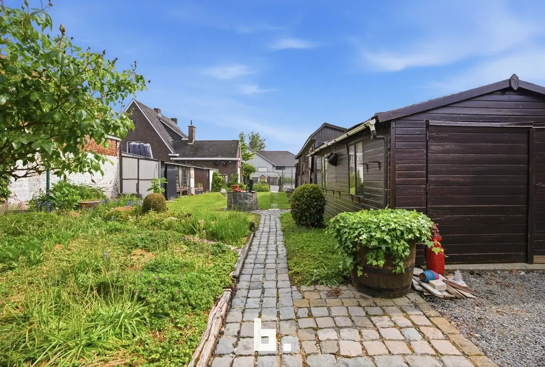 Ruime gezinswoning met veel potentieel en vlotte bereikbaarheid te Roeselare - Roeselare
