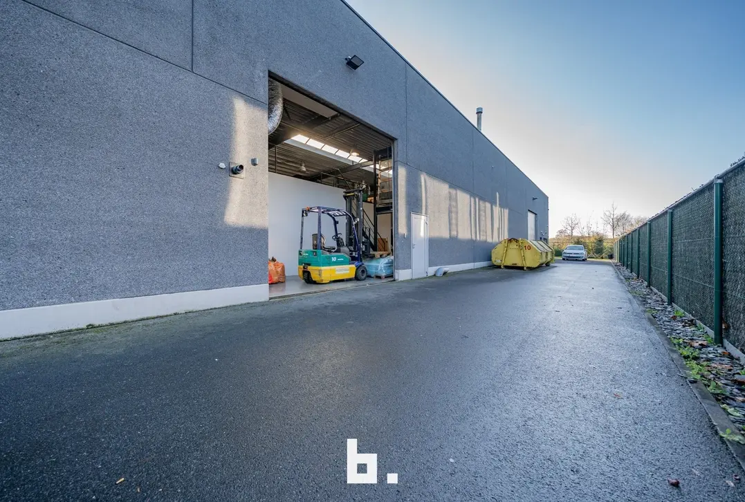 Luxueuze loods met appartement - Jabbeke