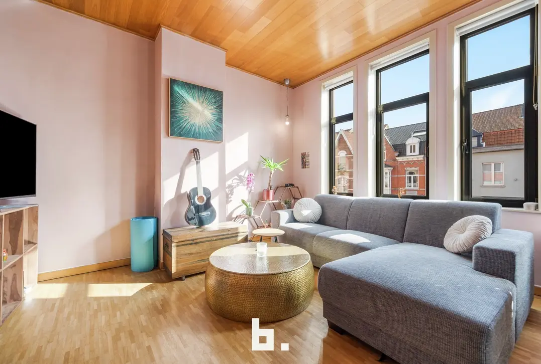 Opbrengsteigendom met 2 appartementen, handelsruimte en 2 garages in Sint-Andries - Sint-Andries