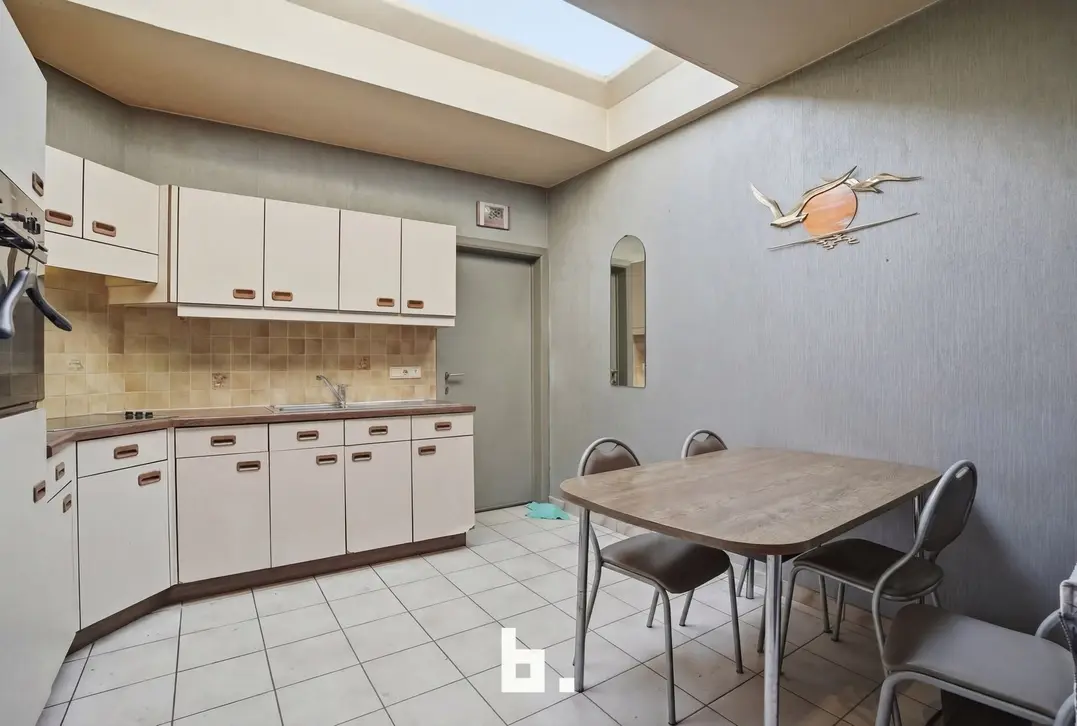 Centraal gelegen woning met zonnige tuin in het centrum-Wervik-€99.000