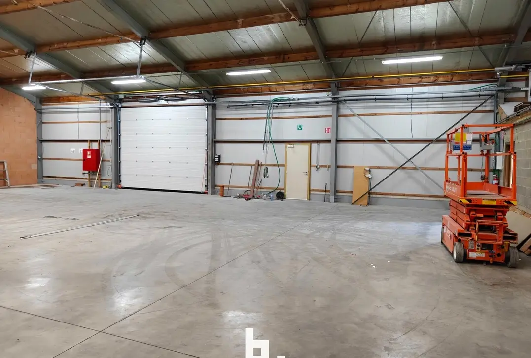 Industriehal met kantoor te Wellen - Wellen