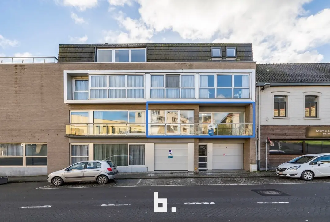 Enorm lichtrijk appartement op uiterst centrale locatie met garage - Hooglede