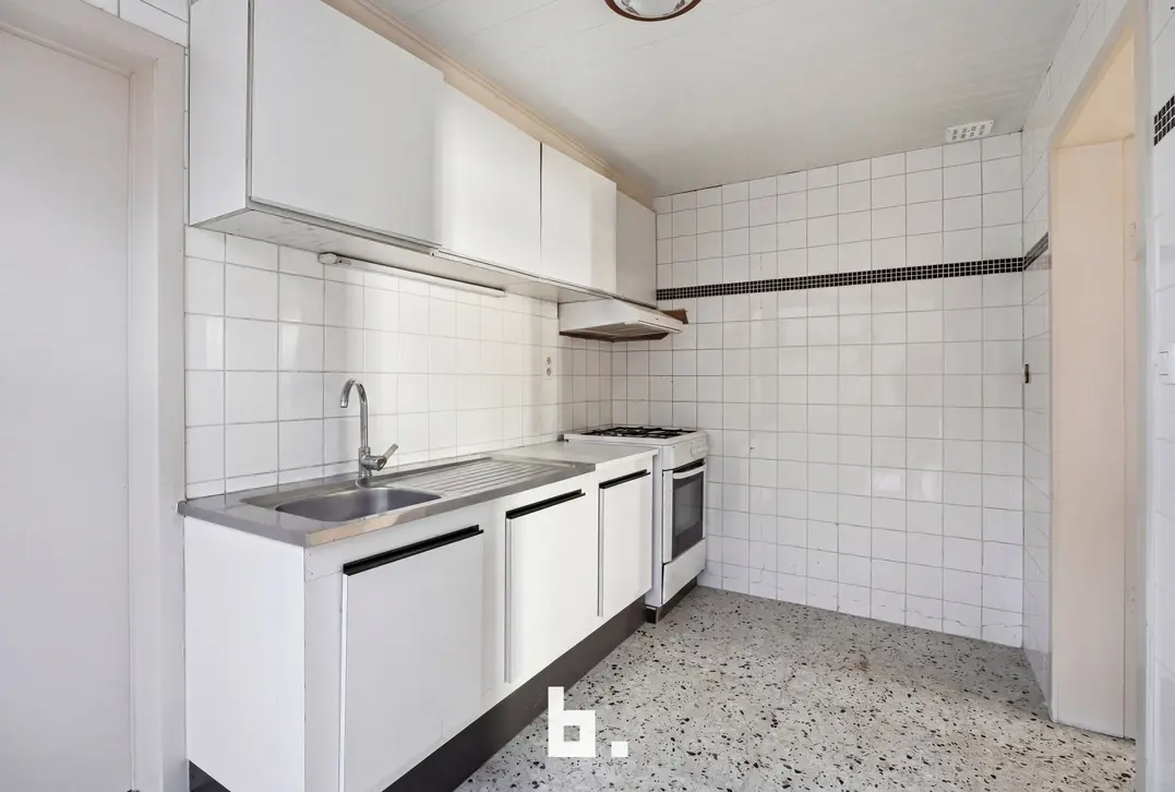 Te renoveren woning met garage en potentieel op centrale ligging in Staden - Staden