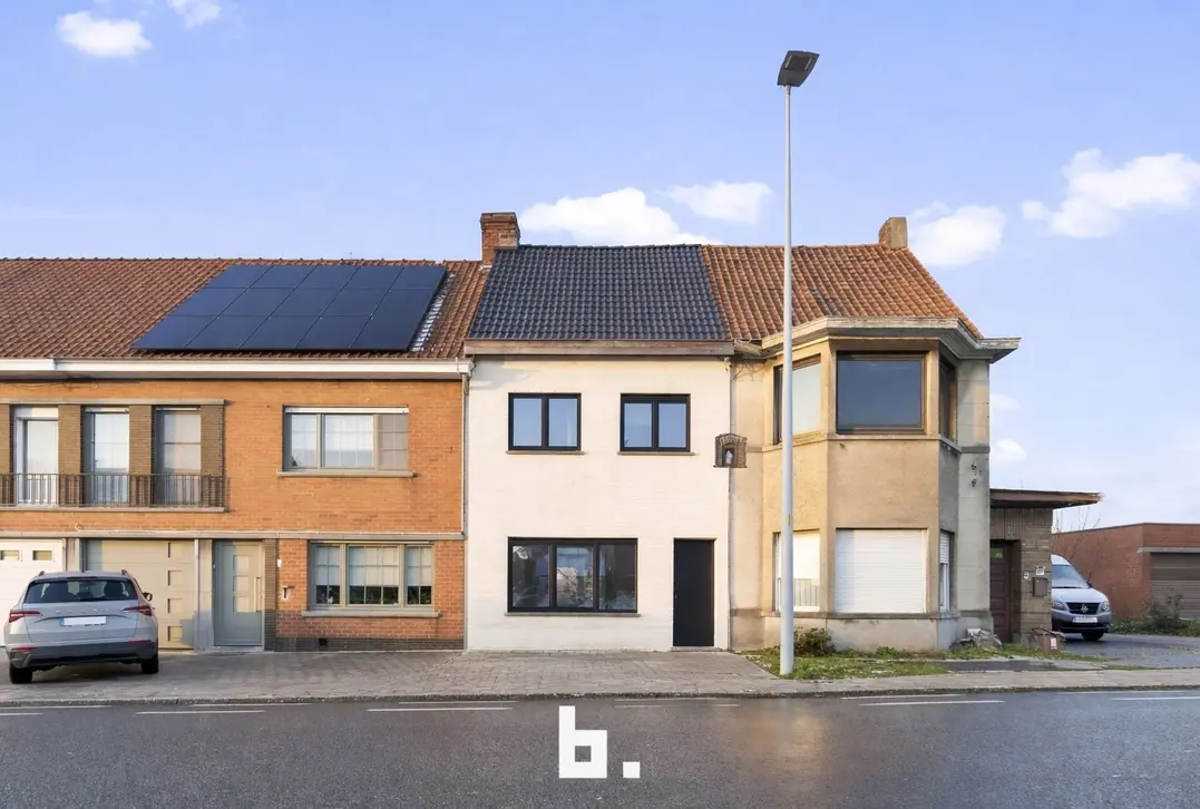 Energiezuinige, volledig gerenoveerde woning met landelijke vergezichten!-Zwevegem-€295.000