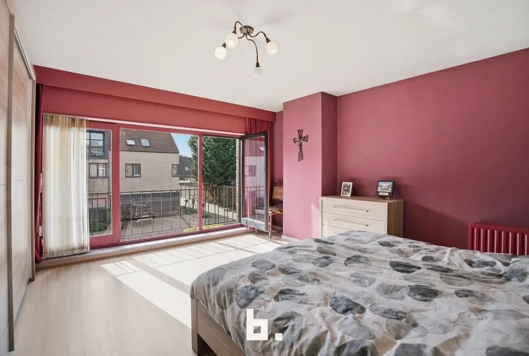 Halfopen gezinswoning met tuin, oprit en garage - Kortrijk - €315.000