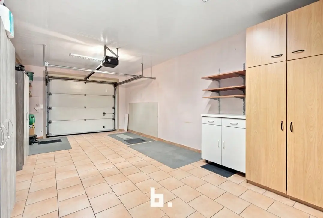 Instapklare woning met 5 slaapkamers in Roeselare!  - Roeselare