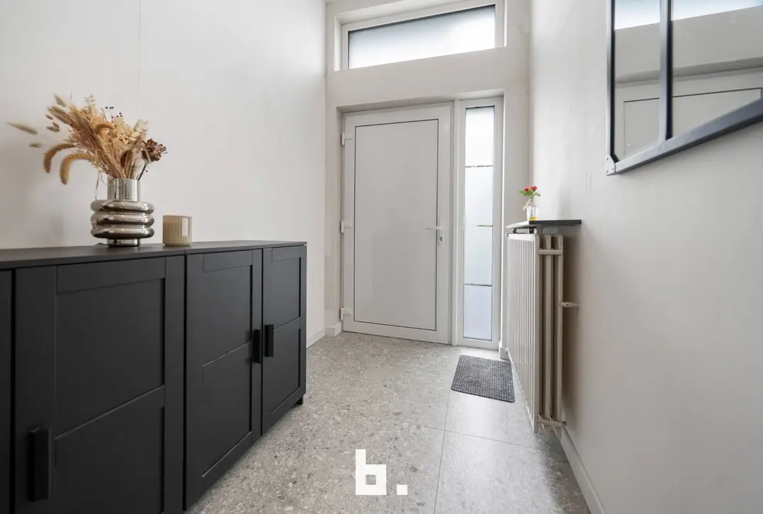 Instapklare woning met ruime loods - Sint-Kruis