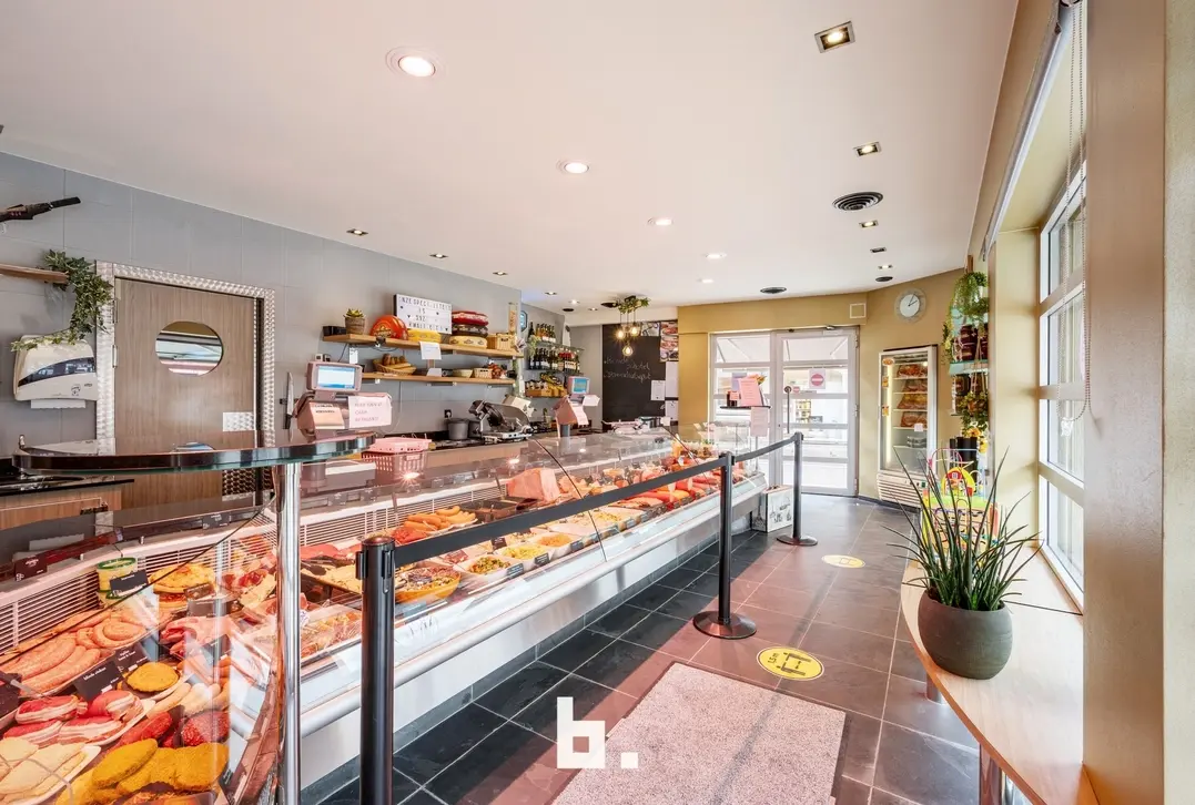 Handelshuis of investeringspand op fantastische ligging te Menen! - Menen - €315.000