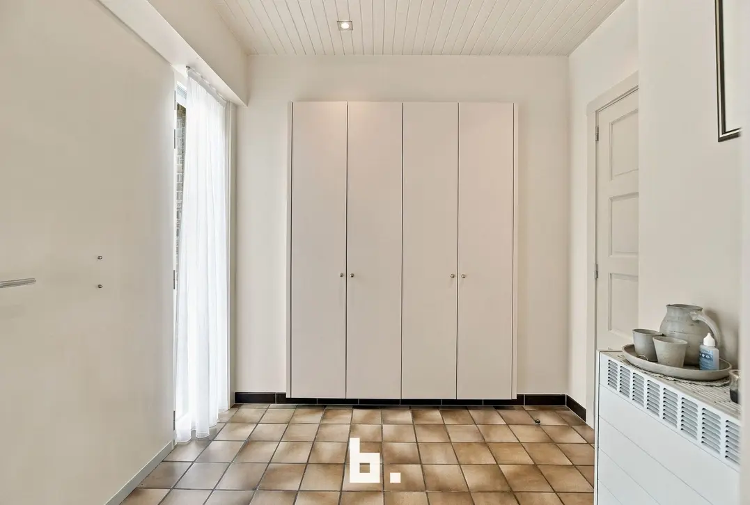 Halfopen woning met 4 slaapkamers en zeer ruime tuin te Staden. - Staden