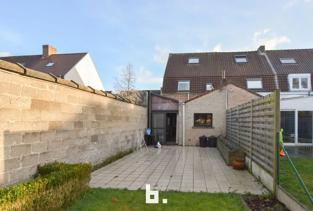 Aangename rijwoning met tuin en 2 slaapkamers in centrum Sint-Andries - Sint-Andries