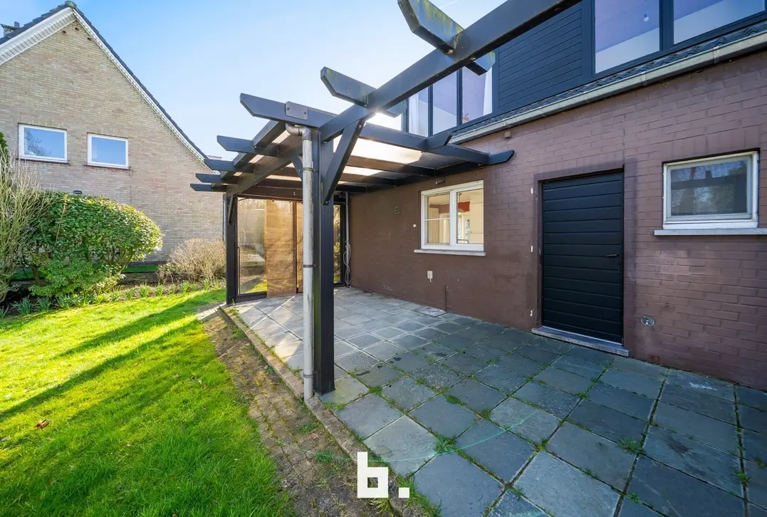 Open bebouwing met 3 slaapkamers en garage op uitstekende ligging - Sint-Andries