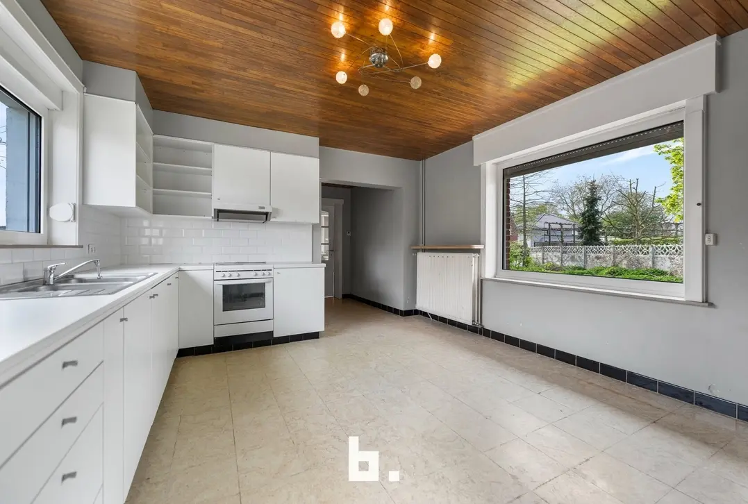 Karaktervolle renovatiewoning met ruime oprit in Kuurne - Kuurne