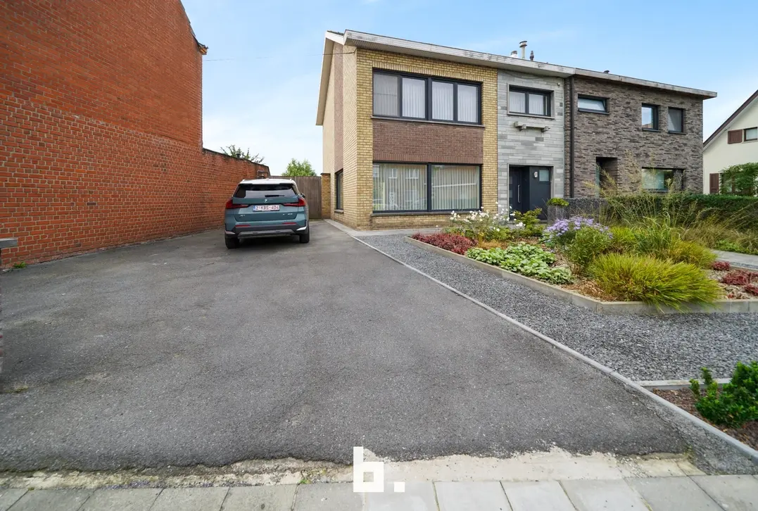 Halfopen woning met garage en tuin in Sint-Andries - Sint-Andries