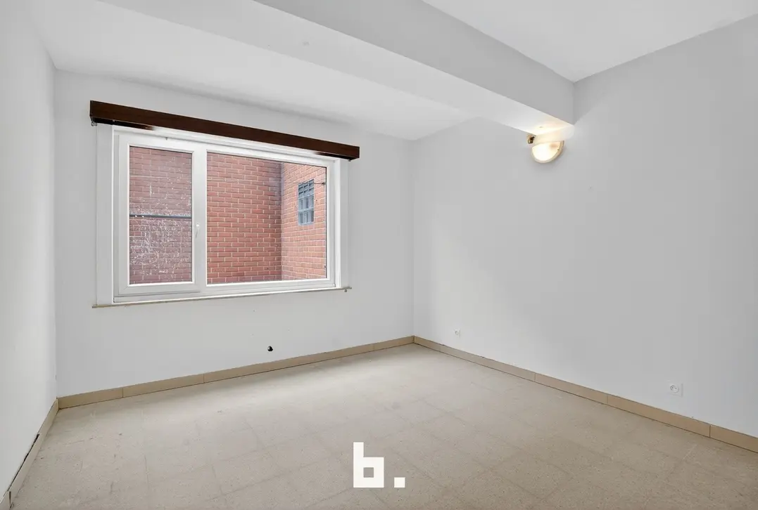 Gelijkvloers lichtrijk 2-slaapkamerappartement centraal gelegen te Roeselare - Roeselare