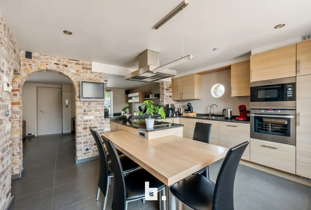 Volledig instapklare woning met ruime loods/garage en zongerichte tuin - Hooglede