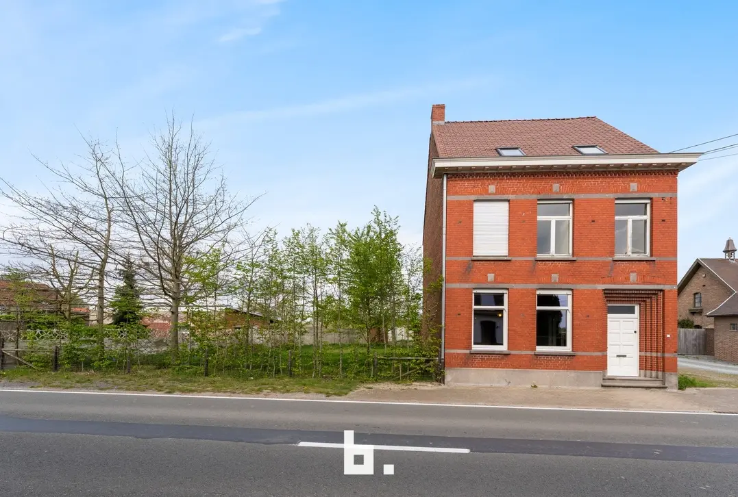Karaktervolle renovatiewoning met ruime oprit in Kuurne - Kuurne