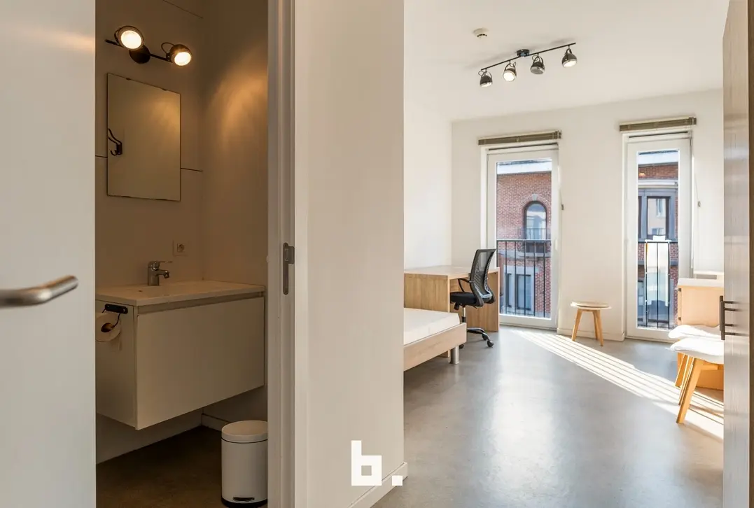  Interessante investering: 3 verhuurde studentenkamers met private badkamer op toplocatie in Kortrijk! - Kortrijk