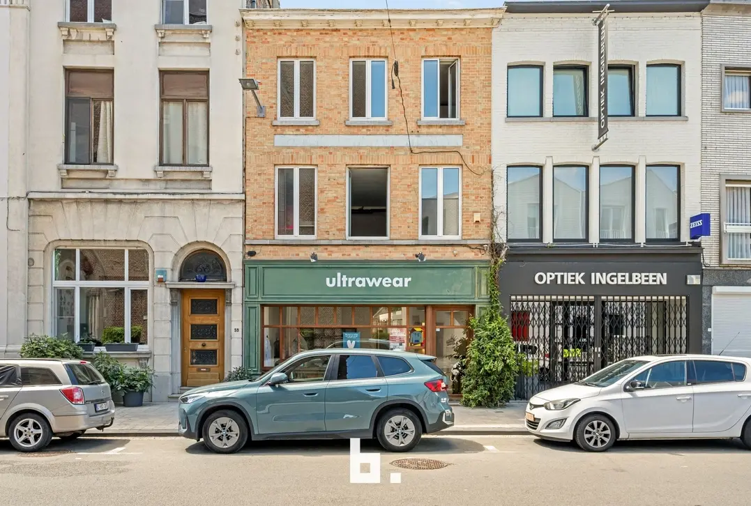 Pand met eindeloos potentieel op topligging te Kortrijk! - Kortrijk - €280.000
