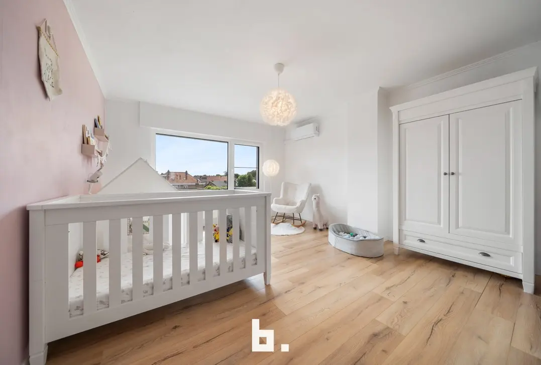 Instapklare woning met ruime loods - Sint-Kruis