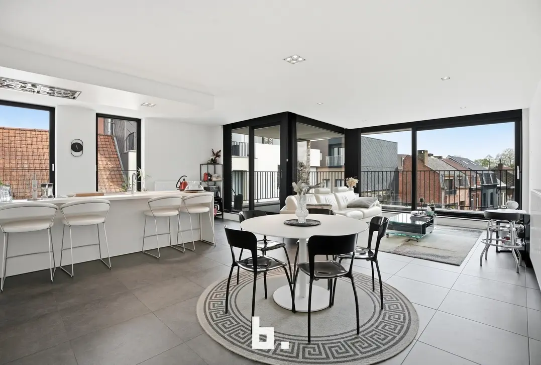 Uniek 3-slaapkamerappartement (133m²) met zonnig terras (15m²) op bijzonder centrale ligging - Kortrijk - €450.000