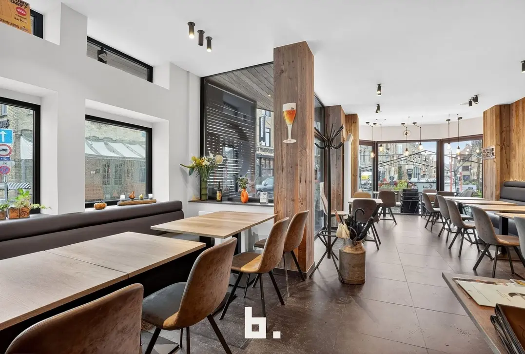 Tophorecazaak met woonst te koop op absolute A-locatie te Diksmuide - Diksmuide