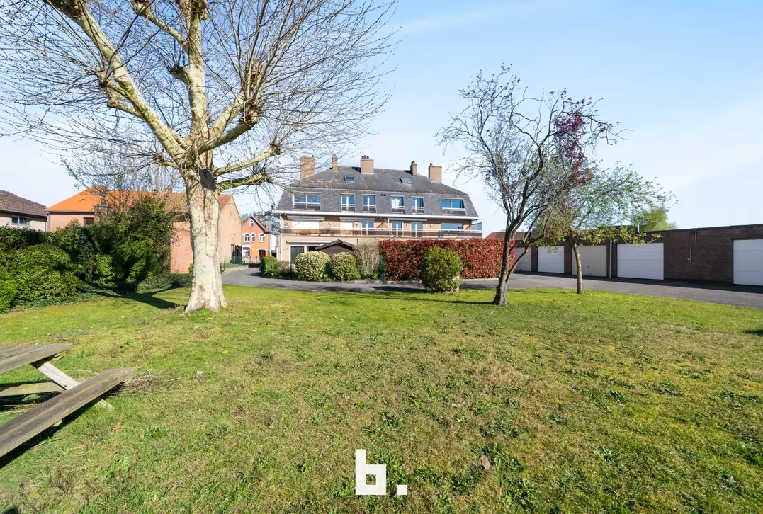 Verrassend ruim appartement op uitstekende ligging te Sint-Michiels - Sint-Michiels