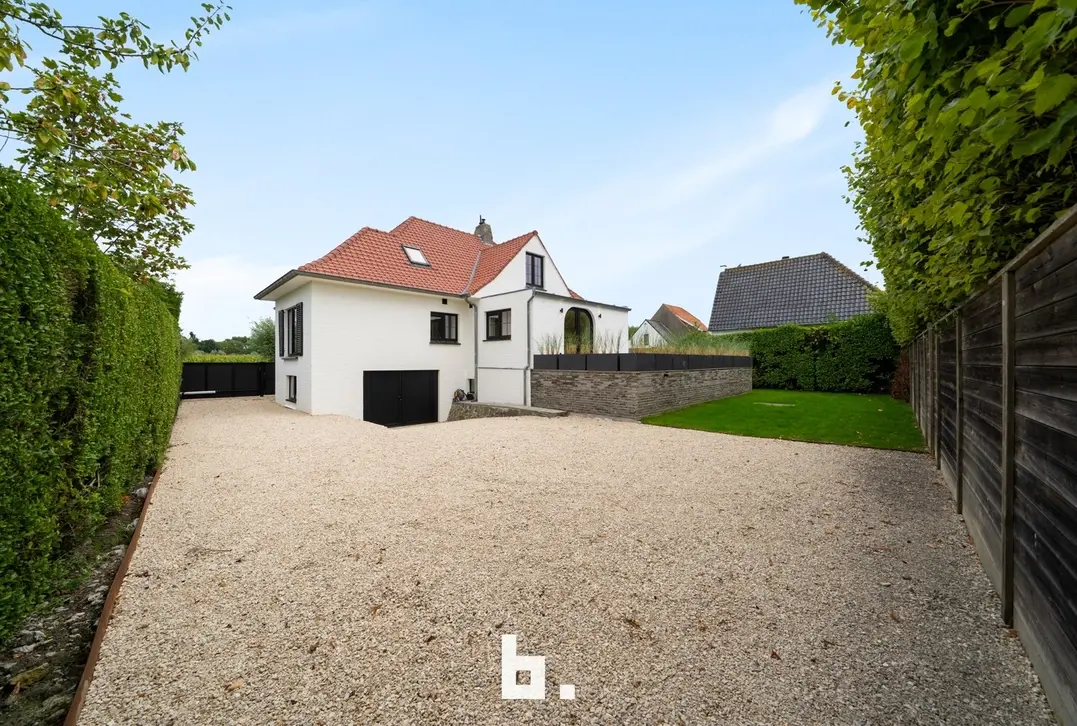 Een karaktervolle villa in uitgesproken cottagestijl, waar authentieke architectuur en hedendaags wooncomfort harmonieus samenkomen.  - Damme