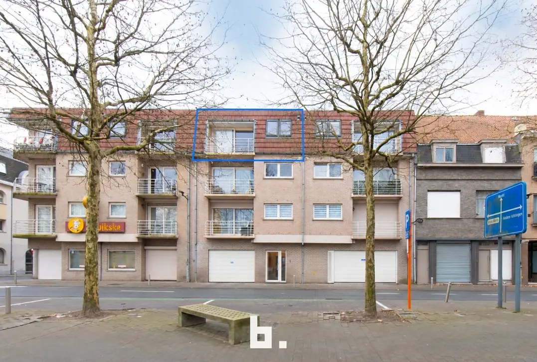 Stabiel verhuurd appartement met 5% rendement op topligging te centrum Menen - Menen