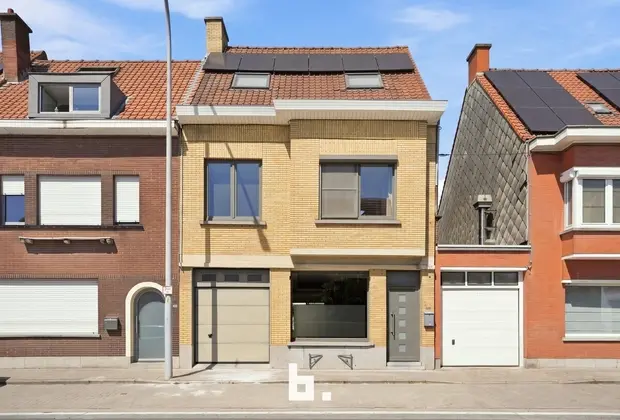Karaktervolle stadswoning met 4 slaapkamers in hartje Roeselare - Roeselare