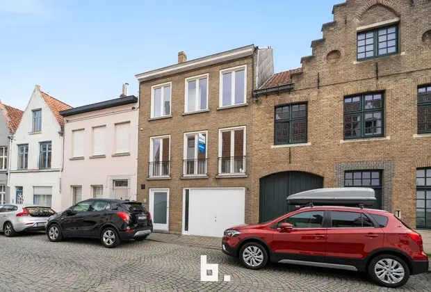 Instapklare woning met garage nabij de Coupure. - Brugge
