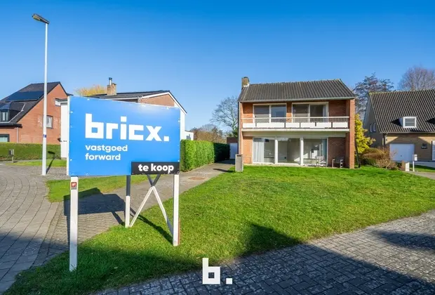 Open bebouwing met 3 slaapkamers en garage op uitstekende ligging - Sint-Andries