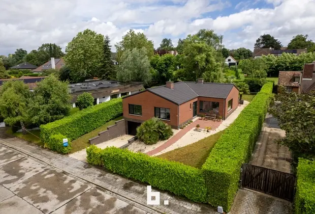 Te koop - Ruime villa op toplocatie in doodlopende straat te Marke - Karel Vandewoestijnestraat 9, 8510 Kortrijk - €445.000